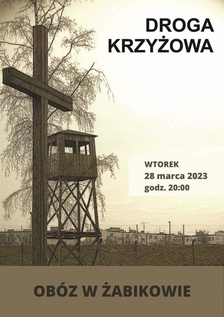 Duży drewniany krzyż stoi przed wieżą strażniczą i drutem kolczastym. Tekst w języku polskim zapowiada nabożeństwo Drogi Krzyżowej w obozie Żabikowo we wtorek 28 marca 2023 r. o godz. 20:00.
