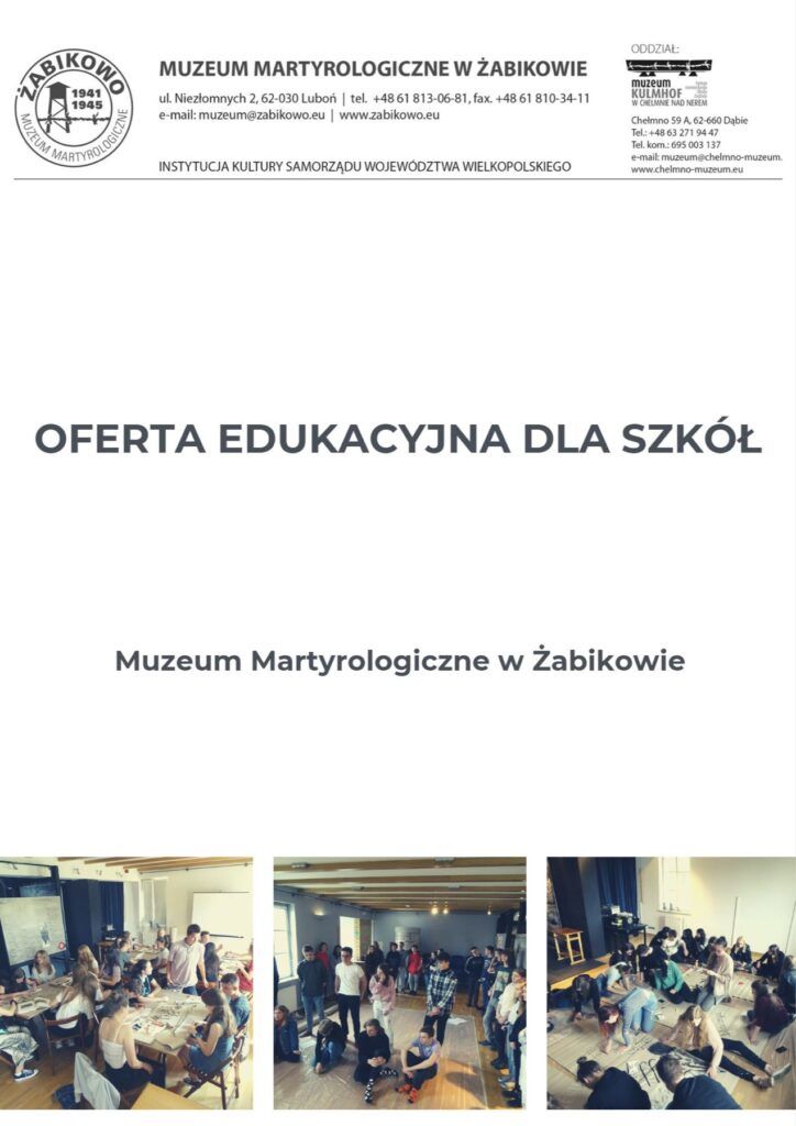 Ulotka z ofertą edukacyjną dla szkół wydana przez Muzeum Martyrologiczne w Żabikowie w języku polskim, zawierająca dane kontaktowe i trzy zdjęcia uczniów biorących udział w zajęciach i prezentacjach muzeum.